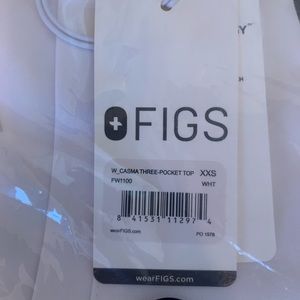 XXS Figs three-pocket top. NWT
